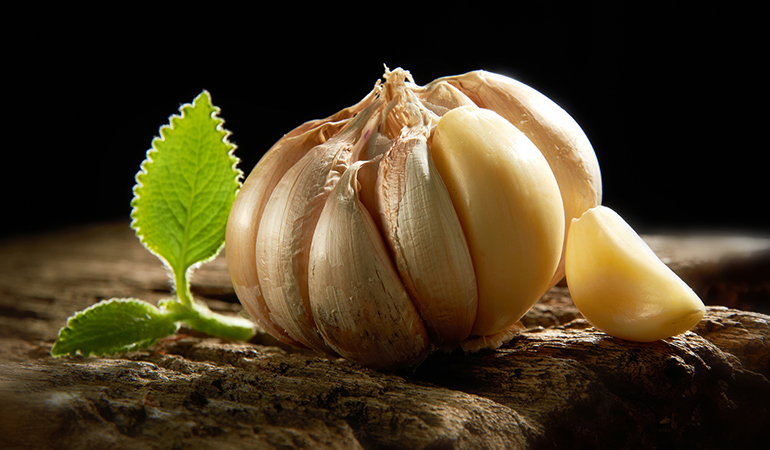 Garlic Helps Moles Form A Scab And Fall Off