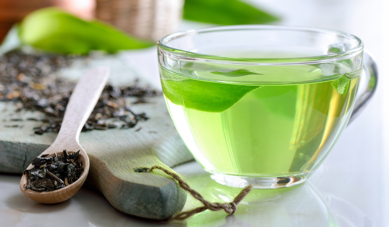 The polyphenols in green tea strengthen hair follicles, prevent infections, and regenerate healthy cells on the scalp.