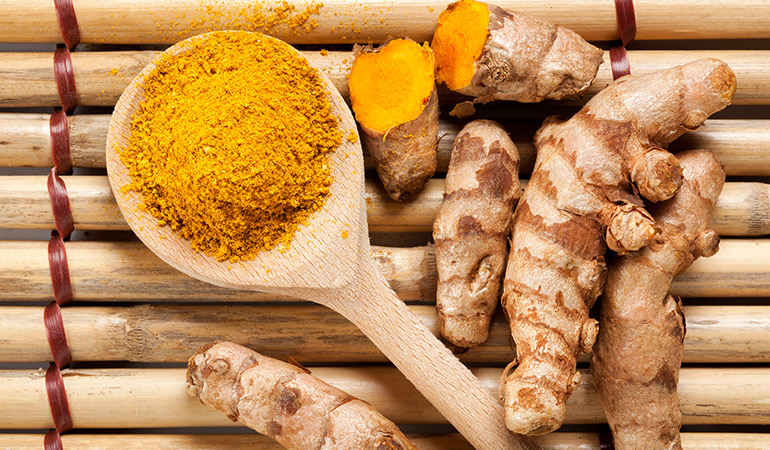 A Paste Of Garlic And Turmeric Can Treat Boils