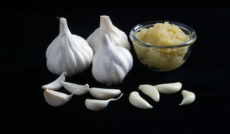 A Paste Of Garlic Cloves Can Help Treat Boils