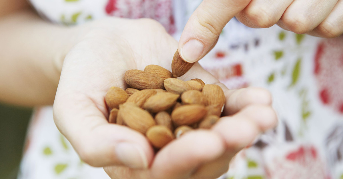 Eat a handful of almonds daily to stay healthy