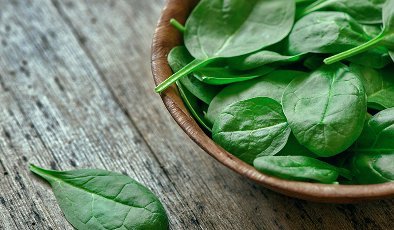 Spinach contains iron and reduces the bad cholesterol content