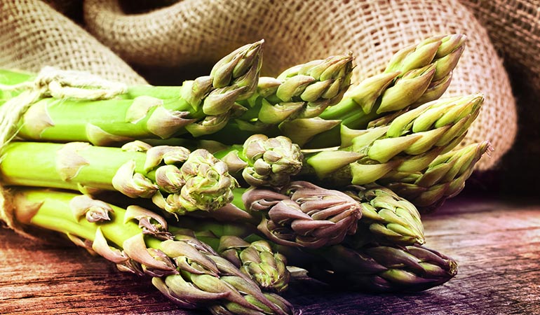  Sulfur in asparagus cleanses your body and removes toxins