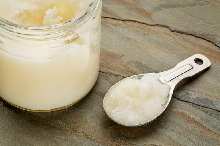 Coconut oil contains antioxidants which protect skin
