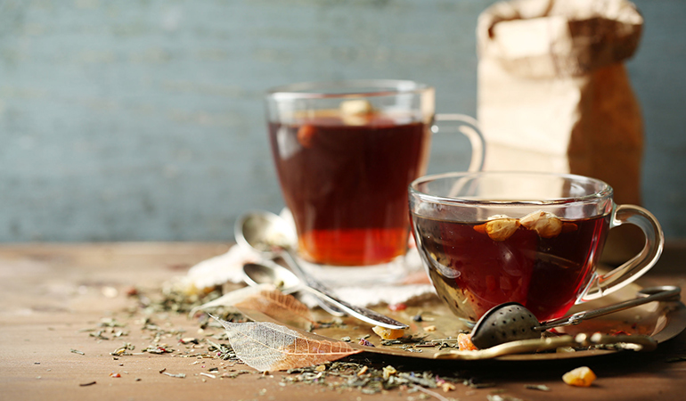 Herb teas such as peppermint, ginger, chamomile and green tea are highly recommended