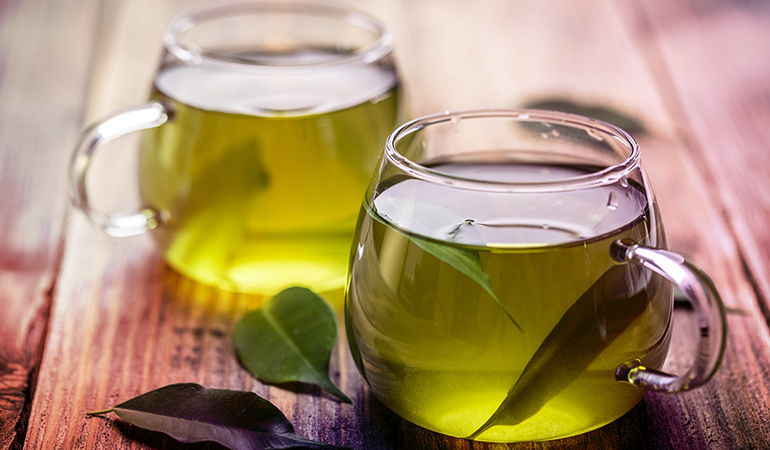 (Green tea contains an impressive amount of polyphenols.)