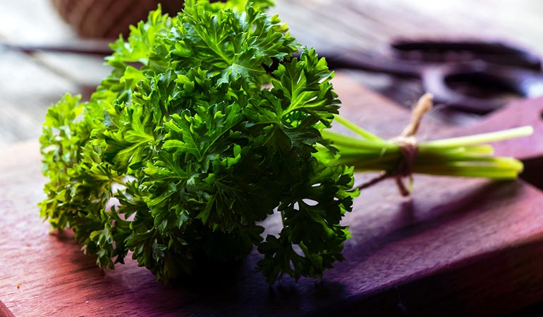  Parsley helps your liver detoxify your body