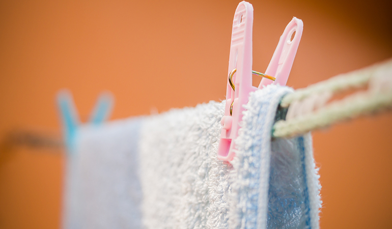 Hanging up damp towels in your room can drive out dry air and prevent your skin from drying out.