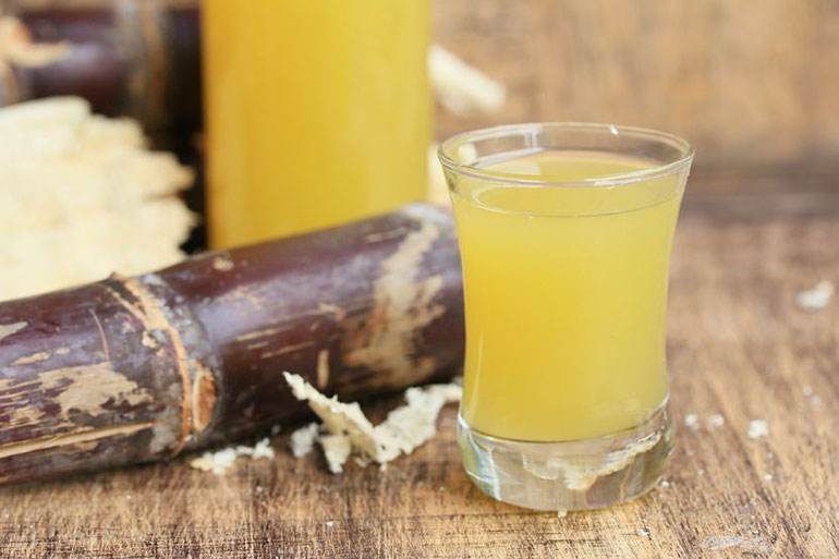 Sugarcane juice helps cool the body down