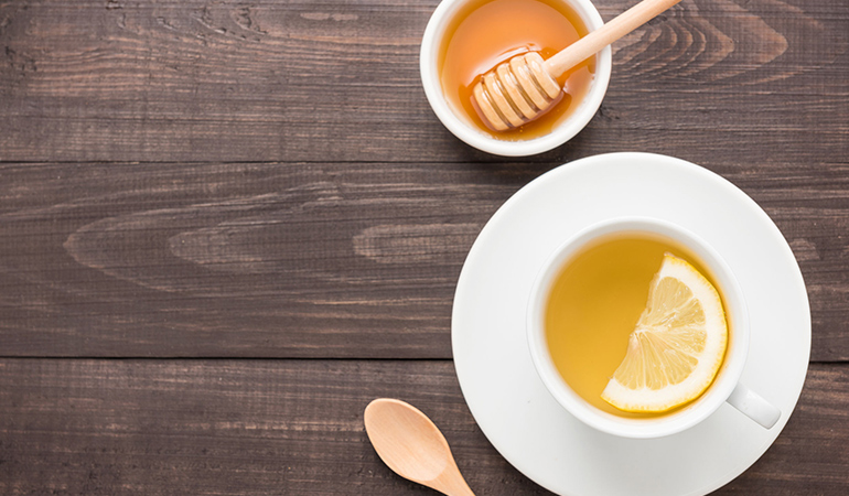 Lemon and honey have various skin health benefits