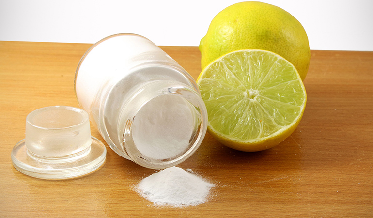 baking soda and lemon to make natural teeth whitener