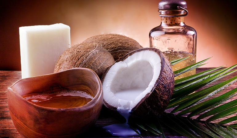  Coconut oil can lock in moisture and hydrate the skin