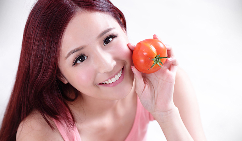Tomatoes and gram flour can reduce visible signs of aging