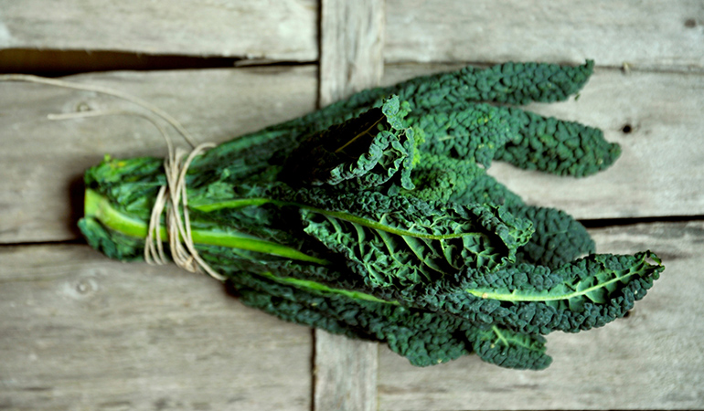 Leafy greens like spinach contain magnesium that can relax muscles