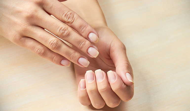 Examining your fingernails can tell about iron levels in the blood