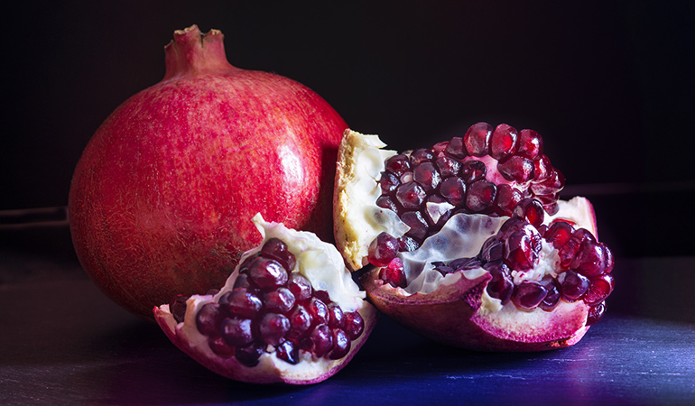Pomegranates have 0.99 mg of zinc, 