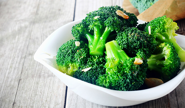 Broccoli has 0.9 mcg/g dry weight of lipoyllysine