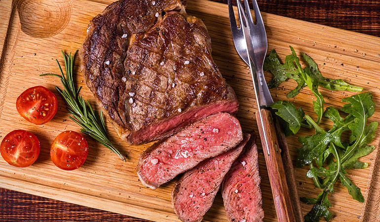 Beef muscle meat contains 1–3 mcg/g alpha lipoic acid 