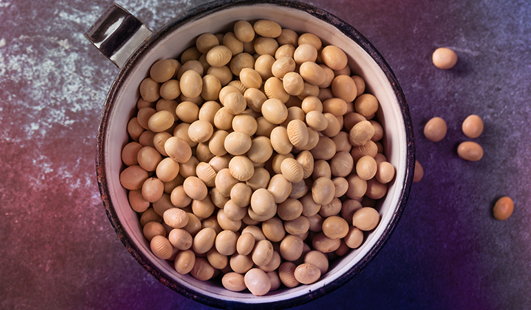 One cup baked beans has 13 mcg of selenium.