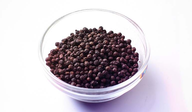 Black pepper contains 987 ng/g of vanadium. 