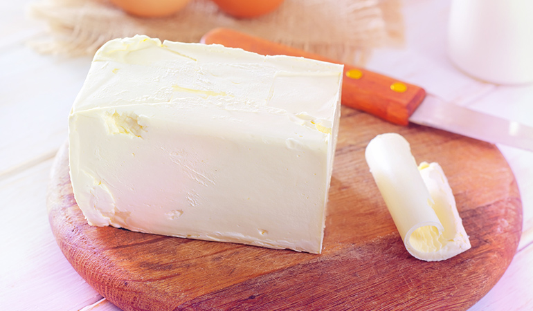 A tablespoon of margarine has 181.6 mcg of retinol.